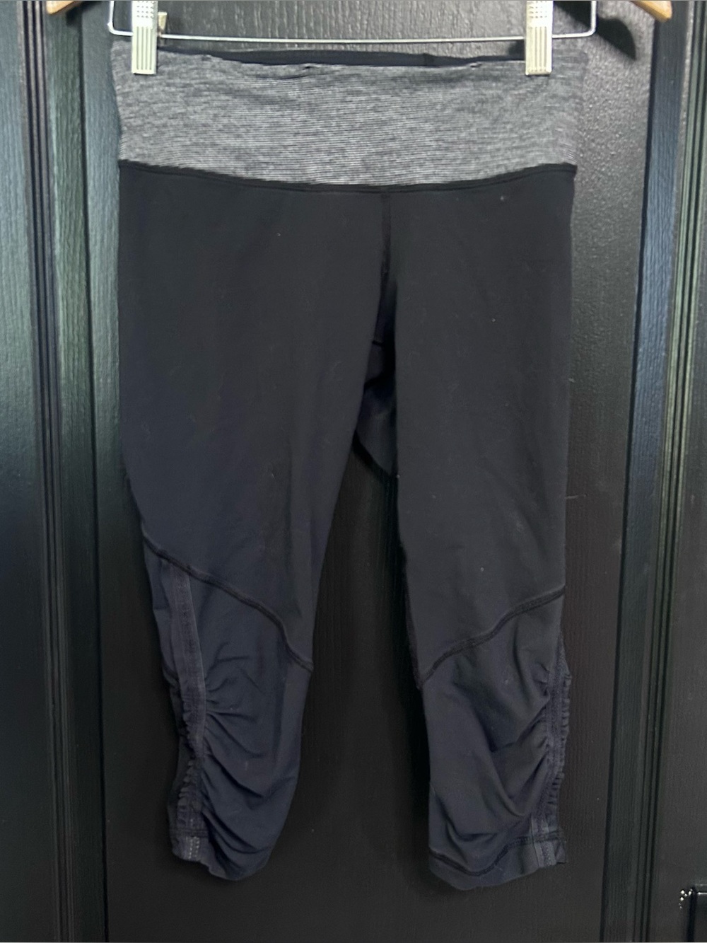 Lululemon Cropped Leggings, Size 4, Black, Grey, 18 inch, Running, Athleisure